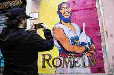 罗马城出现卢卡库壁画，卢卡库被描绘成手持头盔的角斗士