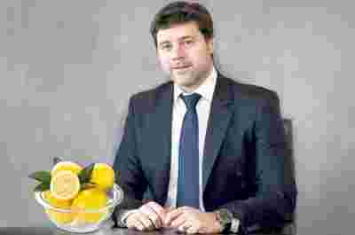 TA：波切蒂诺坚信放柠檬可以吸收环境中的负能量，在热刺就这么做