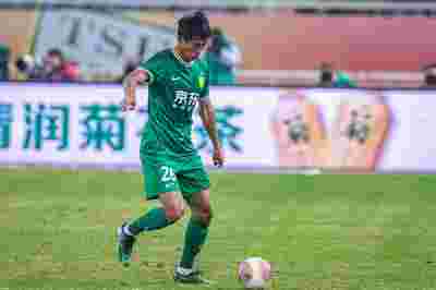 柏杨本场比赛完成6次拦截，刷新个人单场中国足球协会超级联赛联赛拦截次数纪录
